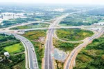 Hạ tầng giao thông phát triển mới khai thông kinh tế cho các tỉnh ĐBSCL. Trong ảnh: cao tốc Trung Lương - Mỹ Thuận chuẩn bị đưa vào vận hành.