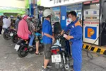 Chật vật vì giá xăng dầu tăng cao