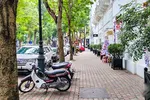 Một vỉa hè ở đường Lê Phụng Hiểu (Hà Nội) được thí điểm cho thuê vào đầu năm 2022.