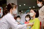 Trẻ bị ảnh hưởng bởi dịch Covid-19 được thăm khám sức khỏe