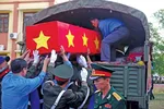 Tiễn đưa hài cốt các anh hùng liệt sĩ quân tình nguyện và chuyên gia Việt Nam hy sinh tại nước bạn Lào về với đất mẹ.