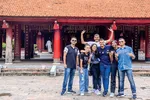 Đoàn khách Ấn Độ tham quan Văn Miếu - Quốc Tử Giám.