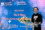 Chủ tịch Hội Nhà văn TPHCM Trịnh Bích Ngân phát biểu tại Hội thảo. 