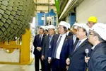 Thủ tướng Nguyễn Xuân Phúc tham quan nhà máy sản xuất turbine khí của hãng Siemens (Đức)