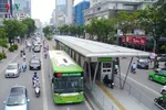 Qua hơn 9 tháng chạy trên đường phố Hà Nội, sự hiệu quả của BRT vẫn còn là một dấu hỏi đi cùng với nhiều bất cập chưa thể giải quyết.