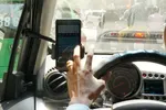 Hà Nội yêu cầu báo cáo số lượng, danh sách lái xe Uber, Grab