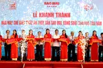 Các đại biểu cắt băng khánh thành Sao Mai Super Feed.