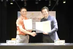 Ông Bùi Vu Thanh - Nhà sáng lập AMPA Education ký kết hợp tác cùng Thạc sĩ Hà Thế Dũng – Hiệu trưởng trường Trung cấp Múa TP. Hồ Chí Minh.