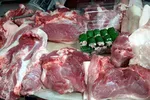 Giá thịt lợn tại các chợ dân sinh có giảm những không đáng kể.