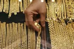Nhập khẩu vàng của Ấn Độ giảm hơn 80% do dịch COVID-19