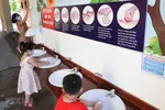 Khu vực rửa tay của học sinh tại một trường tiểu học. (Ảnh: Thanh Tùng/TTXVN)