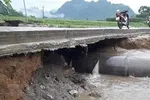 Nhiều tuyến đường Yên Bái bị sạt do ảnh hưởng của mưa lớn. (Ảnh: TTXVN phát)