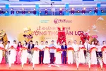 Ông Đỗ Quang Hiển, Chủ tịch HĐQT kiêm TGĐ Tập đoàn T&T Group và các đại biểu cắt băng khánh thành Trường THCS Tân Lợi.