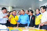 Thủ tướng Nguyễn Xuân Phúc trong chuyến về thăm Tập đoàn thủy sản Minh Phú.