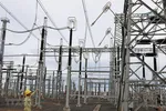Vận hành lưới điện truyền tải tại trạm biến áp 500kV Đak Nông. (Ảnh: Ngọc Hà/TTXVN)
