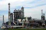 Một góc nhà máy lọc dầu Dung Quất. (Ảnh: Huy Hùng/TTXVN)