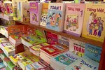 Giá sách giáo khoa mới tăng "sốc": Nhà nước nên định giá?