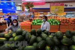 Siêu thị Co.opmart hỗ trợ tiêu thụ dưa hấu cho người dân. (Ảnh: Phan Tuấn Anh/TTXVN)
