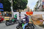 Ngày đầu shipper được chạy ở 'vùng đỏ': Người chạy không xuể, kẻ nghỉ sớm vì ế - Ảnh: N.HIỂN