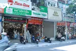 Những cửa hàng đồ điện dân dụng trên phố Nguyễn Công Trứ (Hà Nội) được mở cửa trở lại.