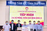 Thaco trao tặng Trà Vinh 1.000 smart TV và 30.000 kit test.