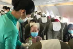 Phục vụ hành khách trên chuyến bay từ TPHCM đi Quy Nhơn.
