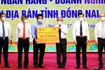 Đại diện Tập đoàn T&T Group và Ngân hàng SHB trao tặng Quỹ phòng, chống dịch Covid-19 tỉnh Đồng Nai 10 tỷ đồng