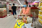 Giá cả nhiều mặt hàng thiết yếu tăng sau dịch