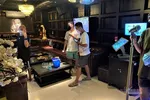 Quán karaoke tại TP.HCM phục vụ khách trong tối ngày 17/11 (ảnh: Trần Chung)