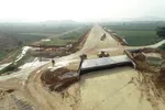 Thi công đường cao tốc Mai Sơn - quốc lộ 45 qua địa phận Ninh Bình - Thanh Hóa là 1 trong 11 dự án thành phần đường cao tốc Bắc - Nam phía đông giai đoạn 2017 - 2020 - Ảnh: NGUYỄN ĐÌNH