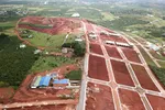 Khu đất ở đường Tản Đà (xã Lộc Quảng, huyện Bảo Lâm, tỉnh Lâm Đồng) được phân thành hơn 1.000 lô, xây dựng rầm rộ dù không có giấy phép thực hiện dự án và nhiều giấy phép khác - Ảnh: GIA THỊNH
