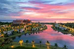 Vẻ đẹp Mövenpick Villas & Residences Phú Quốc trong ánh hoàng hôn tím biếc.