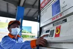 Từ cuối tháng 11/2021 đến nay, liên bộ Công Thương - Tài chính đã 7 lần điều chỉnh giá xăng dầu trong nước (cả tăng và giảm). Ảnh: Phạm Ngôn.