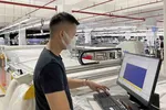 Nhiều doanh nghiệp gia công đang giảm công suất do gặp khó khăn trong cung ứng nguyên phụ liệu - Ảnh: N.AN
