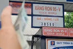 Giá xăng tăng chưa đến 30.000 đồng/lít, sao cây xăng bán 31.200 đồng?