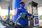 Sau 7 lần tăng, giá xăng RON 95 giảm nhỏ giọt 110 đồng/lít