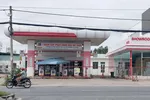 Trạm cấp phát xăng dầu ở phường Mỹ Thới, thành phố Long Xuyên (An Giang) đóng cửa ngừng hoạt động. (Ảnh: Công Mạo/TTXVN)