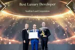 Đại diện SonKim Land nhận giải thưởng Nhà phát triển Bất động sản hạng sang tốt nhất