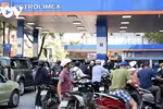Cửa hàng xăng dầu bán nhỏ giọt khiến người dân ở Hà Nội gặp khó khăn khi mua xăng trong quý III/2022.