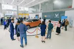 VF 5 Plus thu hút sự chú ý của khách hàng tại showroom VinFast Vinh (Nghệ An).