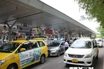 Yêu cầu báo cáo vụ taxi ở sân bay Tân Sơn Nhất 'gánh' nhiều loại phí