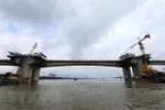 Dự kiến dự án cầu Vĩnh Tuy 2 hợp long các nhịp chính trước 30/6. (Ảnh: Tuấn Anh/TTXVN)