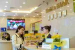 Khách hàng giao dịch tại Nam A Bank