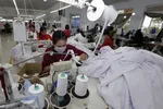 Dây chuyền may xuất khẩu. (Nguồn: TTXVN)
