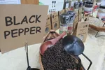 Trong vụ lừa đảo có 2 lô hạt tiêu có nguy cơ mất trắng. Ảnh minh họa