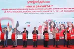Chủ tịch Quốc hội Vương Đình Huệ (giữa) cùng đại diện lãnh đạo cấp cao của Việt Nam, Indonesia và Vietjet thực hiện nghi thức khai trương đường bay thẳng giữa TP. Hồ Chí Minh và Jakarta