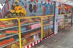 Các gian hàng bánh trung thu ở đường Cách mạng Tháng 8, quận 3 rất vắng khách 