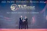 Ông Mai Xuân Sơn, Tổng Giám đốc T&T Group đại diện Tập đoàn nhận giải thưởng Doanh nghiệp xuất sắc Châu Á 2023