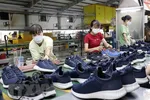 Sản xuất da giày xuất khẩu vào thị trường EU. (Ảnh: Trần Việt/TTXVN)