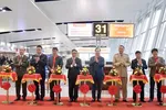 Đại sứ Indonesia tại Việt Nam - ông Denny Abdi, Thành viên HĐQT Vietjet - ông Chu Việt Cường cùng lãnh đạo sân bay quốc tế Nội Bài thực hiện nghi thức khai trương đường bay Hà Nội - Jakarta (Indonesia)